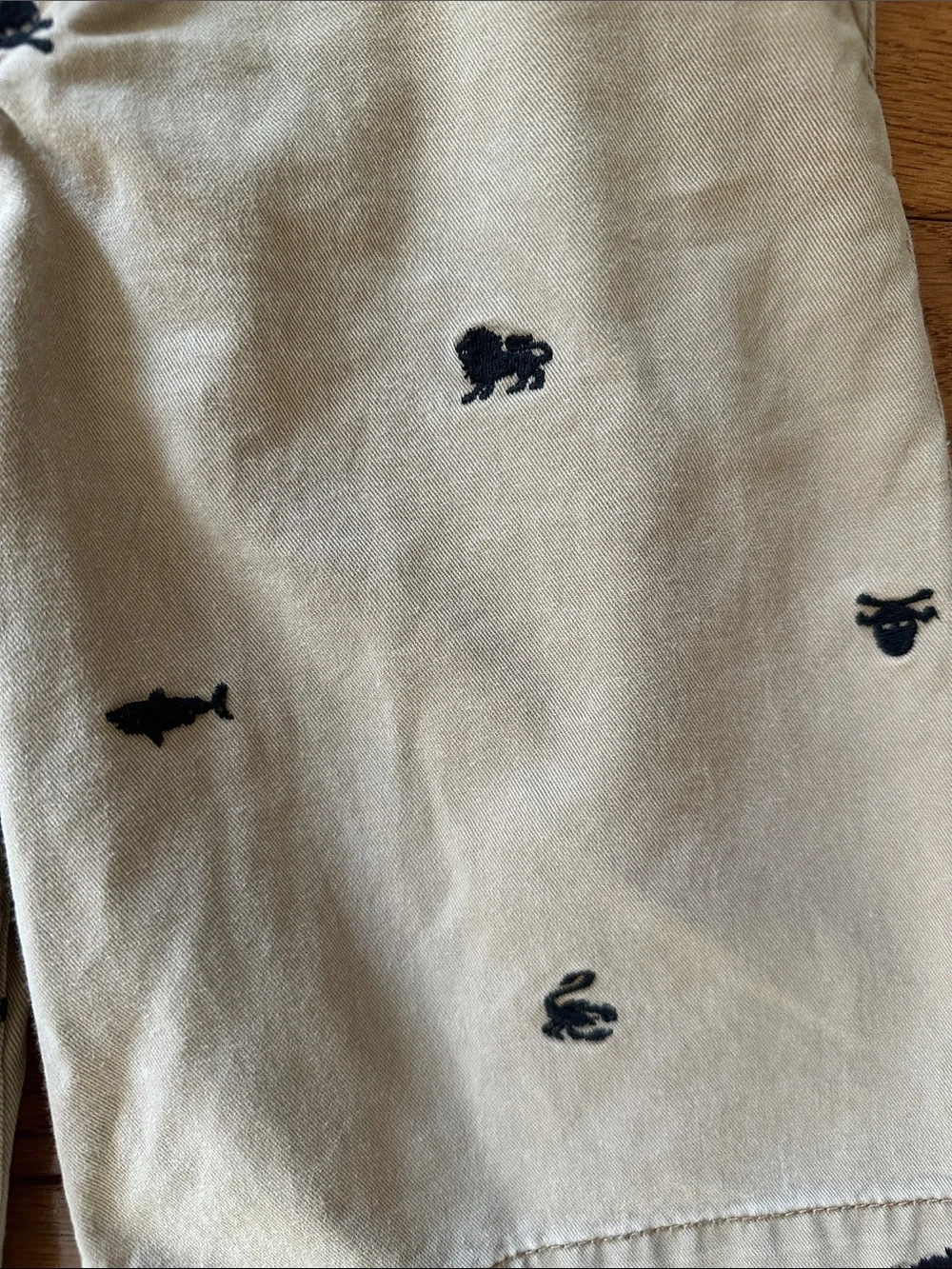 Old Navy boys shorts khaki with navy animals size 10 EUC